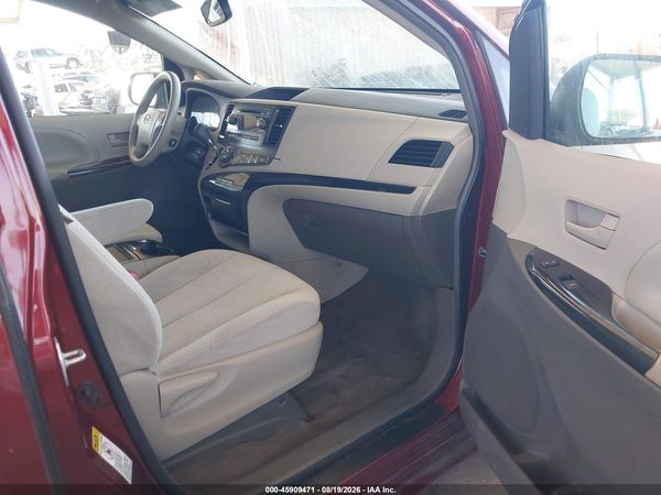 2013 TOYOTA SIENNA LE V6 8 PASSENGER