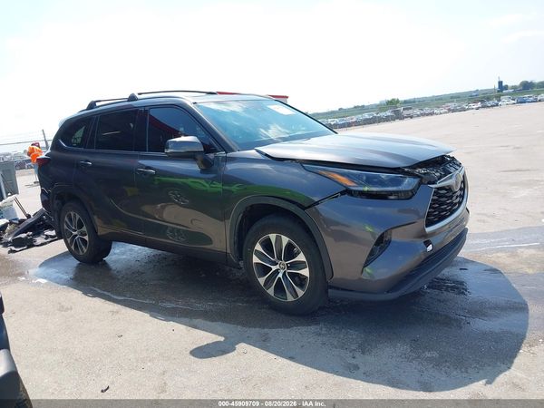 2021 TOYOTA HIGHLANDER XLE