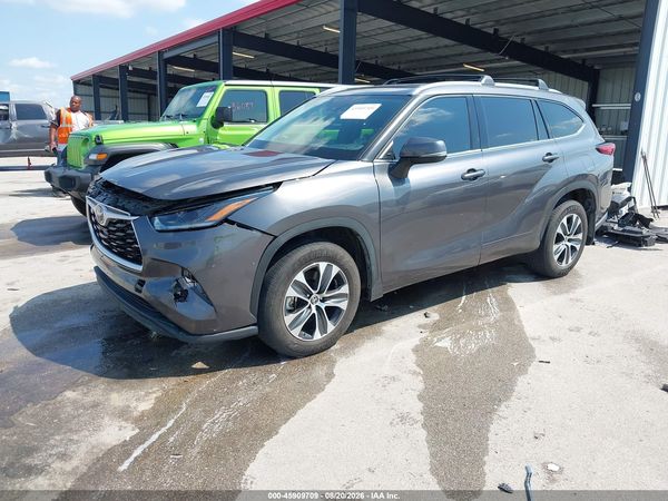 2021 TOYOTA HIGHLANDER XLE