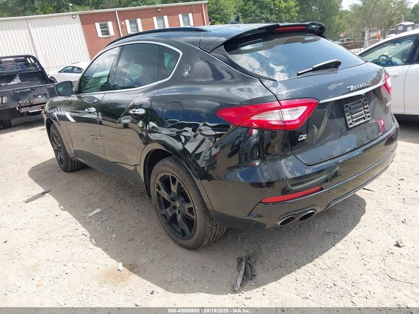 2017 MASERATI LEVANTE Sport