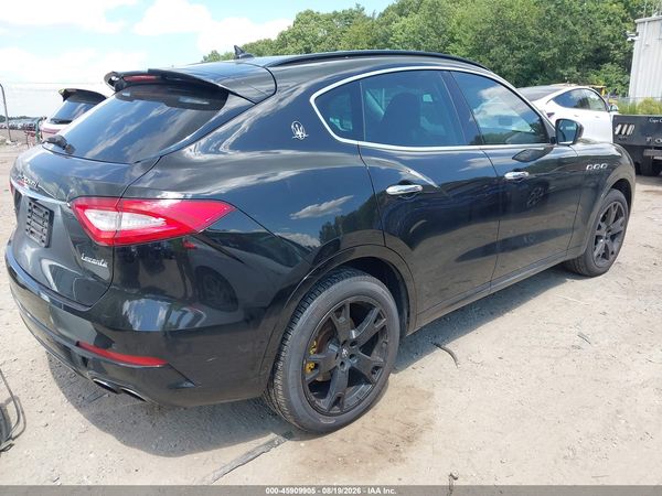 2017 MASERATI LEVANTE Sport