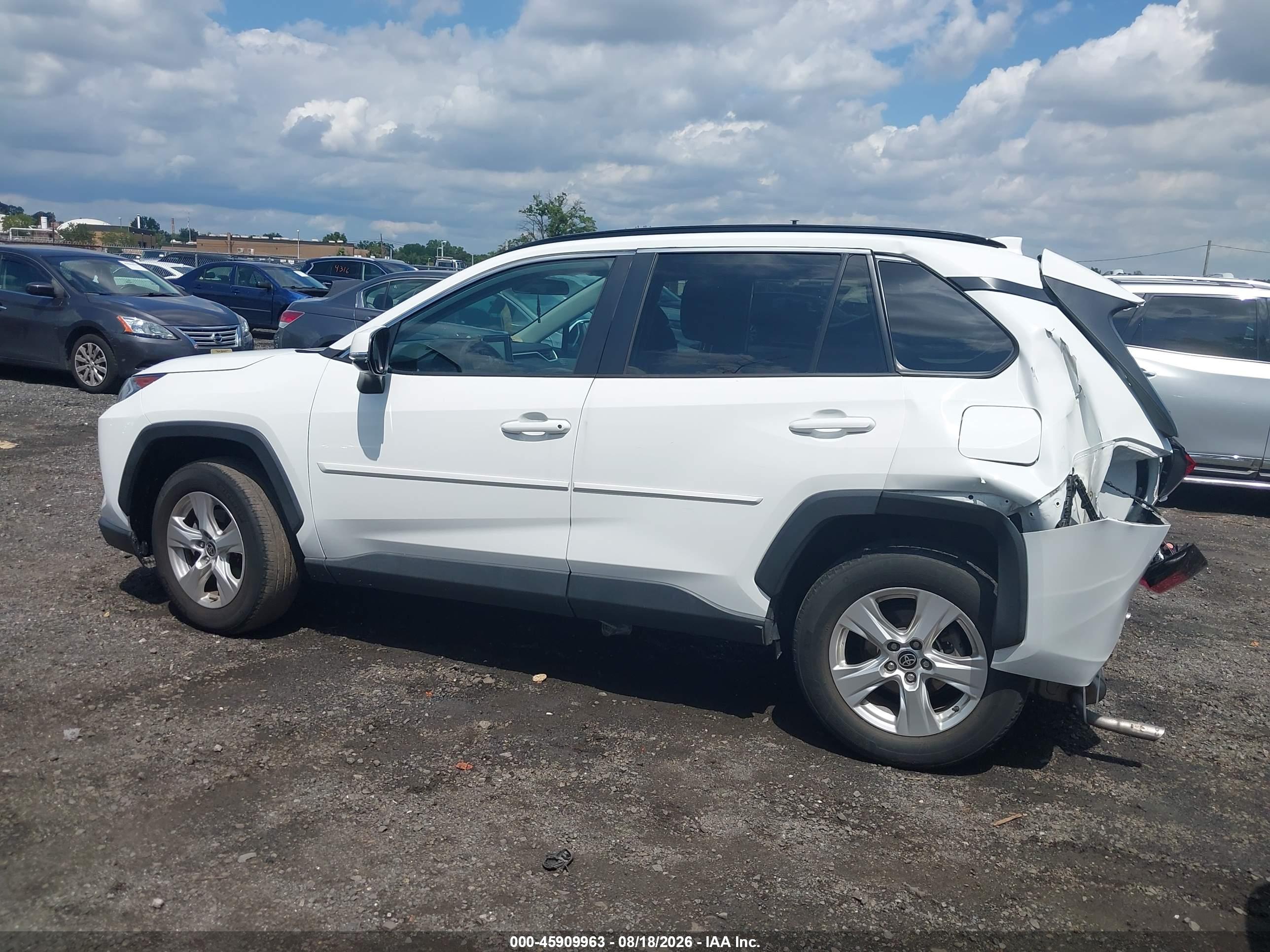 2021 TOYOTA RAV4 XLE