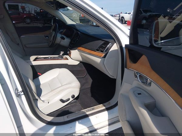 2021 VOLVO XC90 T6 MOMENTUM 7 PASSENGER