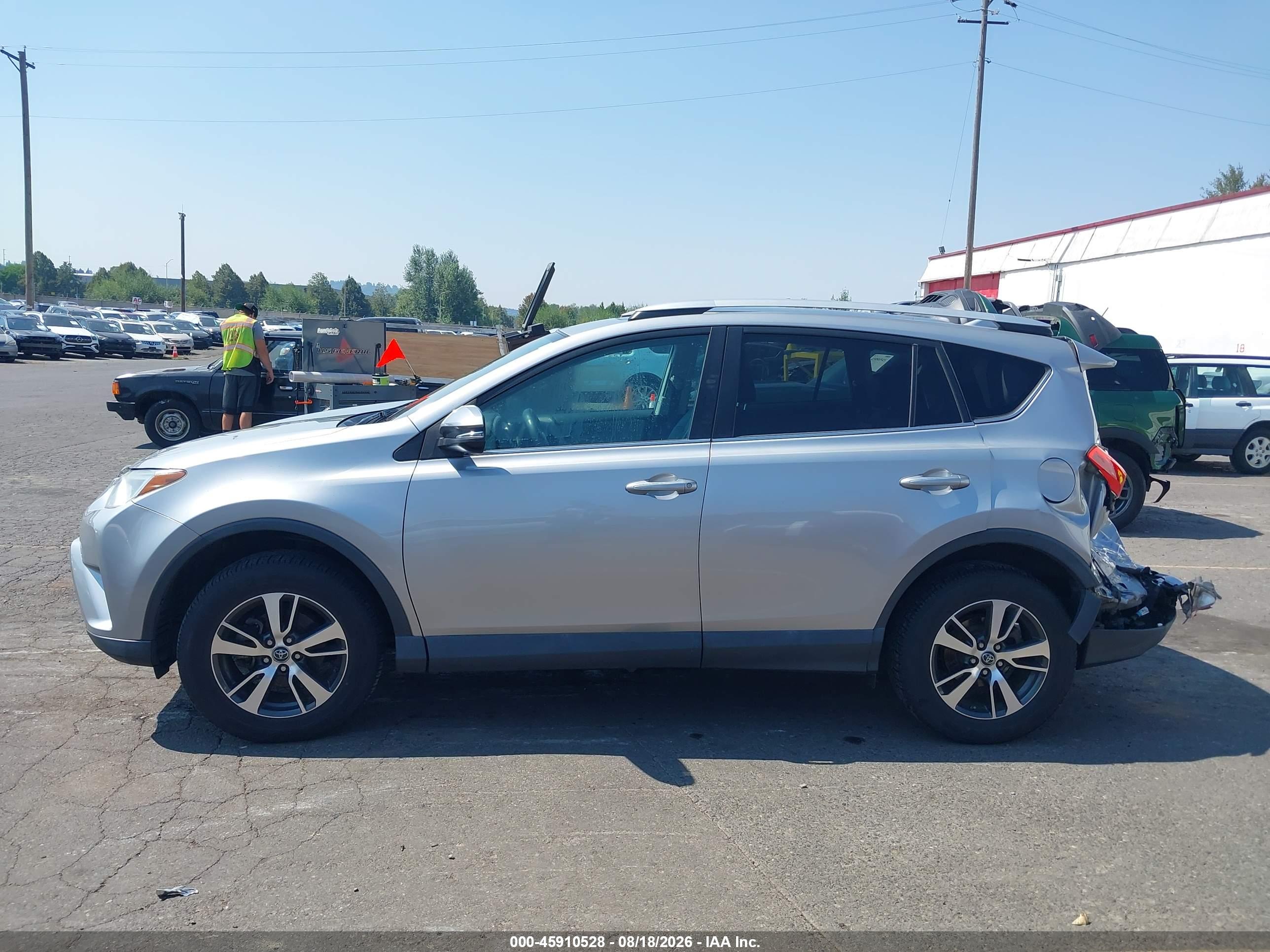 2016 TOYOTA RAV4 XLE