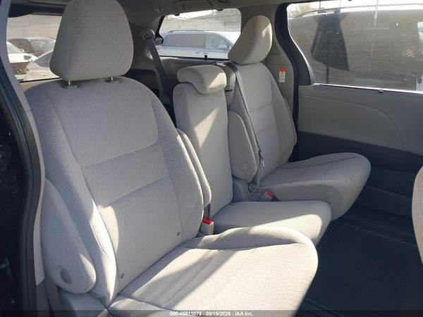 2020 TOYOTA SIENNA LE — I8
