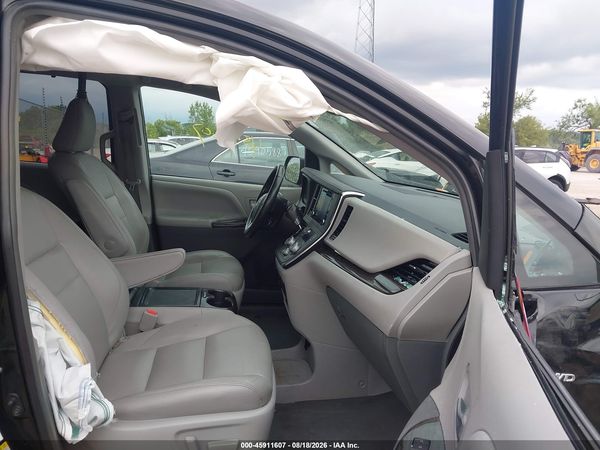 2019 TOYOTA SIENNA XLE PREMIUM 7 PASSENGER — I5