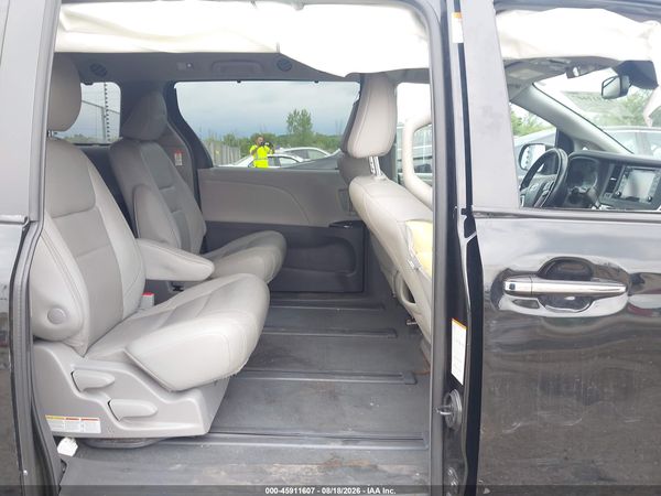 2019 TOYOTA SIENNA XLE PREMIUM 7 PASSENGER — I8