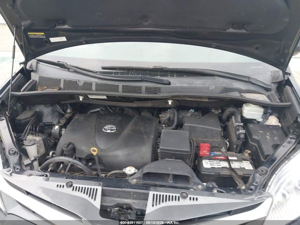 2019 TOYOTA SIENNA XLE PREMIUM 7 PASSENGER — I10