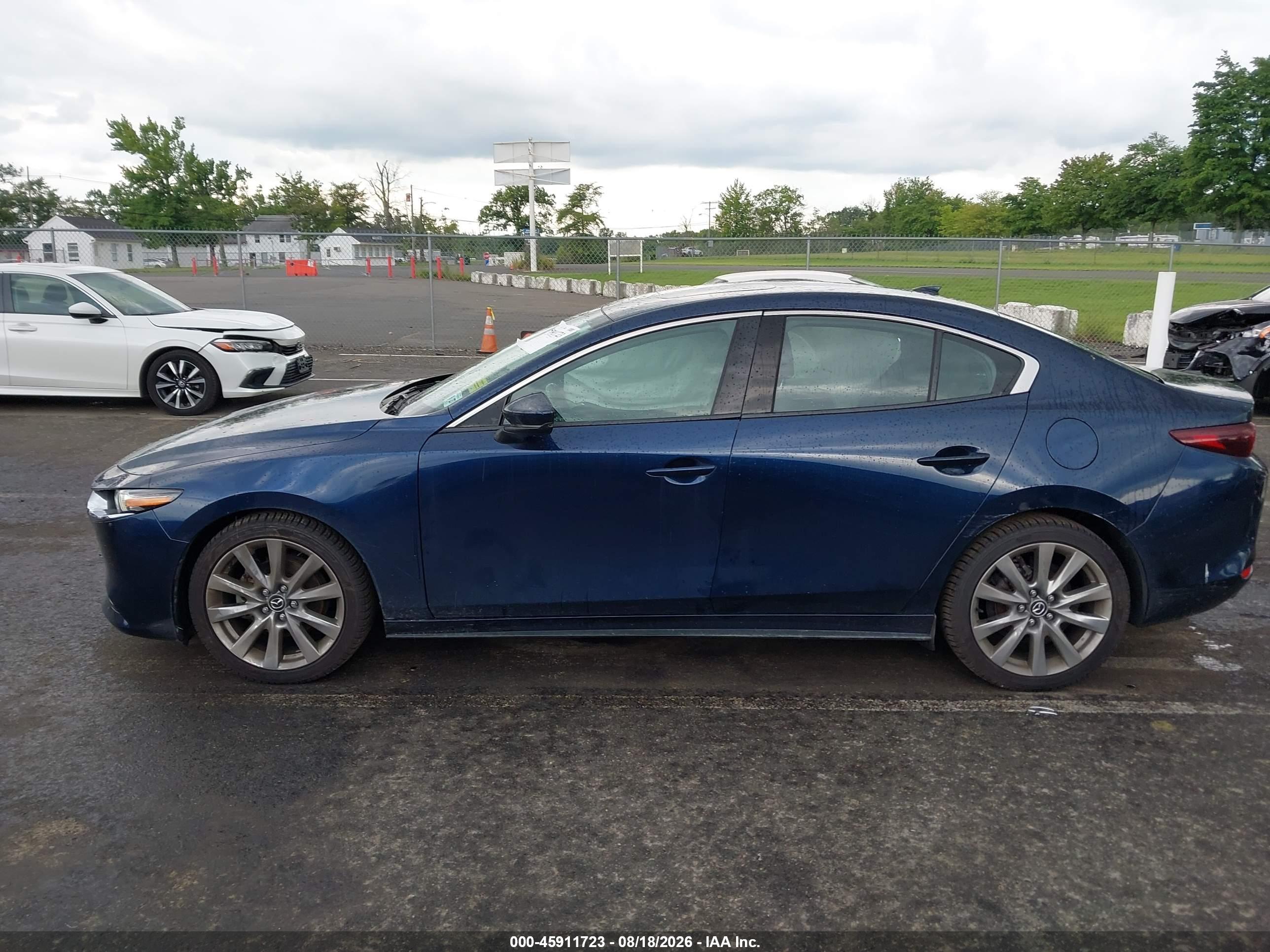 2022 MAZDA MAZDA3 PREMIUM