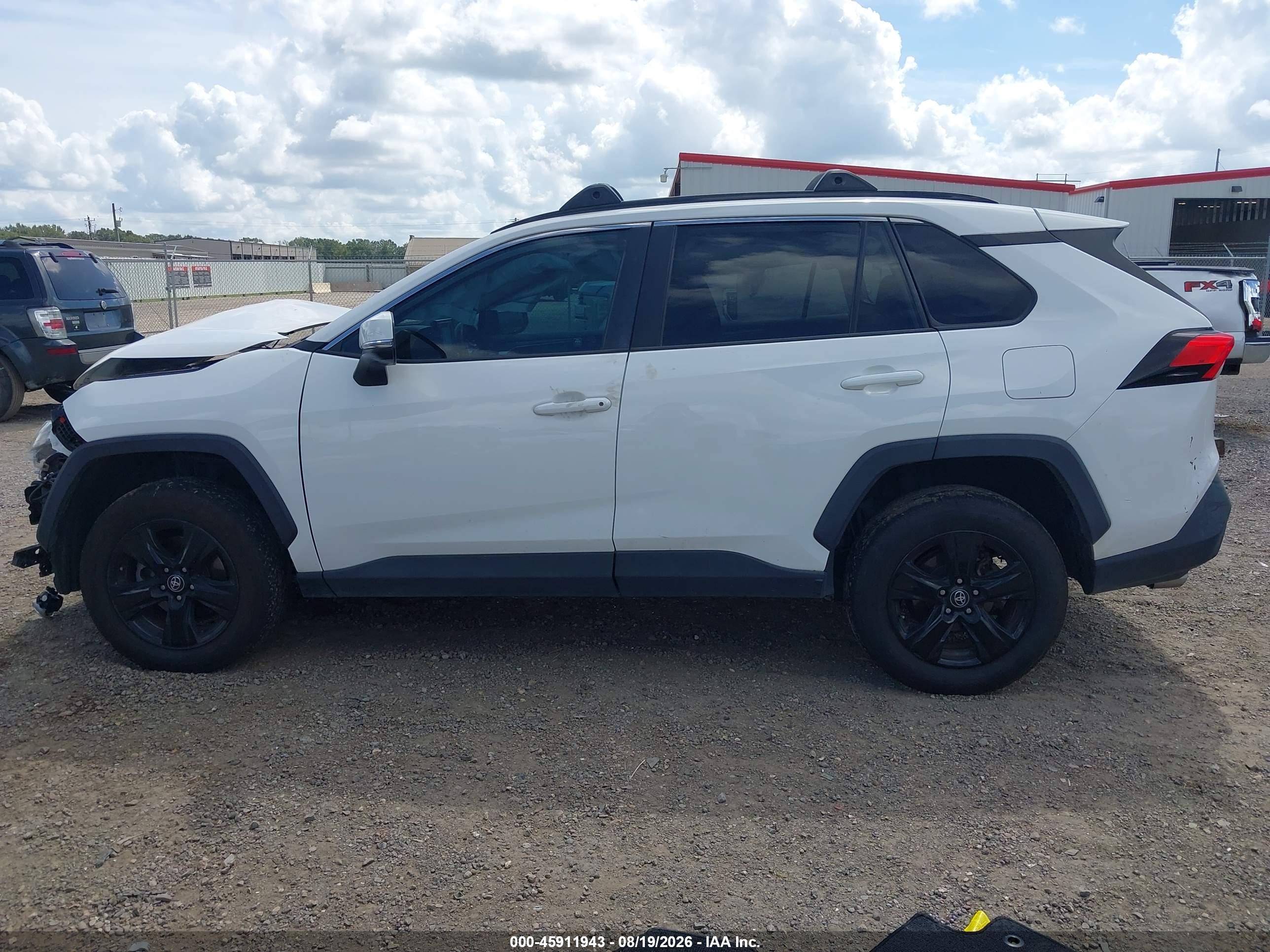 2020 TOYOTA RAV4 XLE