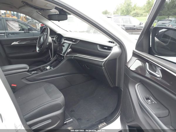 2023 JEEP GRAND CHEROKEE LAREDO 4X4 — I5