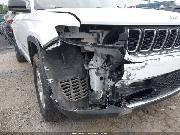 2023 JEEP GRAND CHEROKEE LAREDO 4X4 — I6