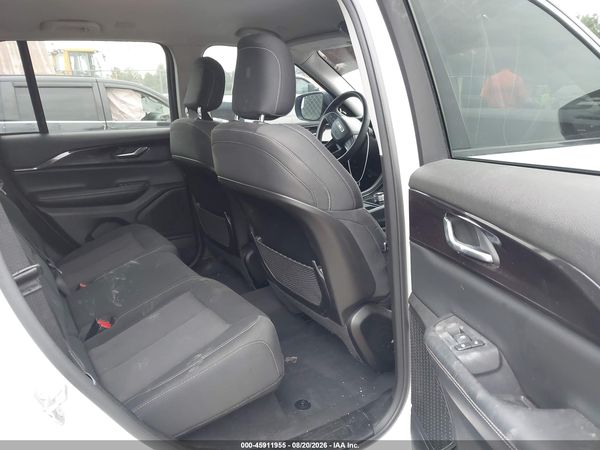 2023 JEEP GRAND CHEROKEE LAREDO 4X4 — I8