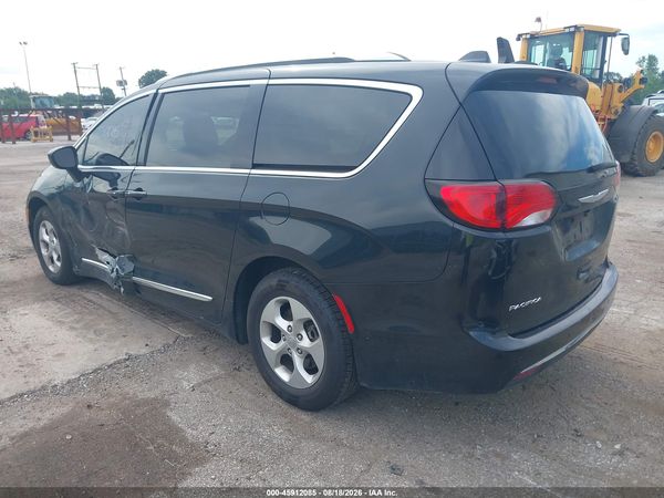 2017 CHRYSLER PACIFICA TOURING-L PLUS — I3