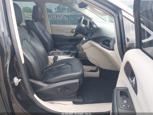 2017 CHRYSLER PACIFICA TOURING-L PLUS — I5
