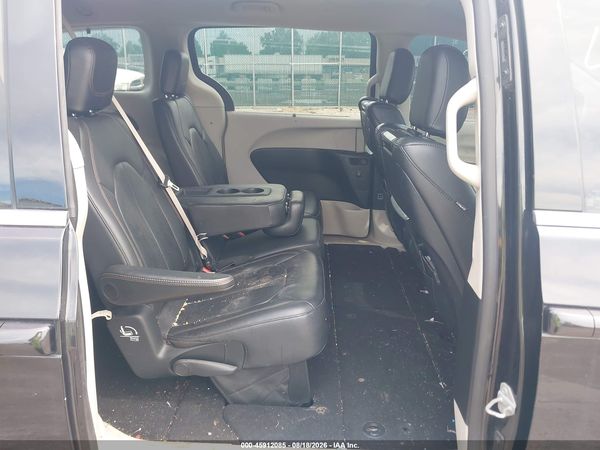 2017 CHRYSLER PACIFICA TOURING-L PLUS — I8