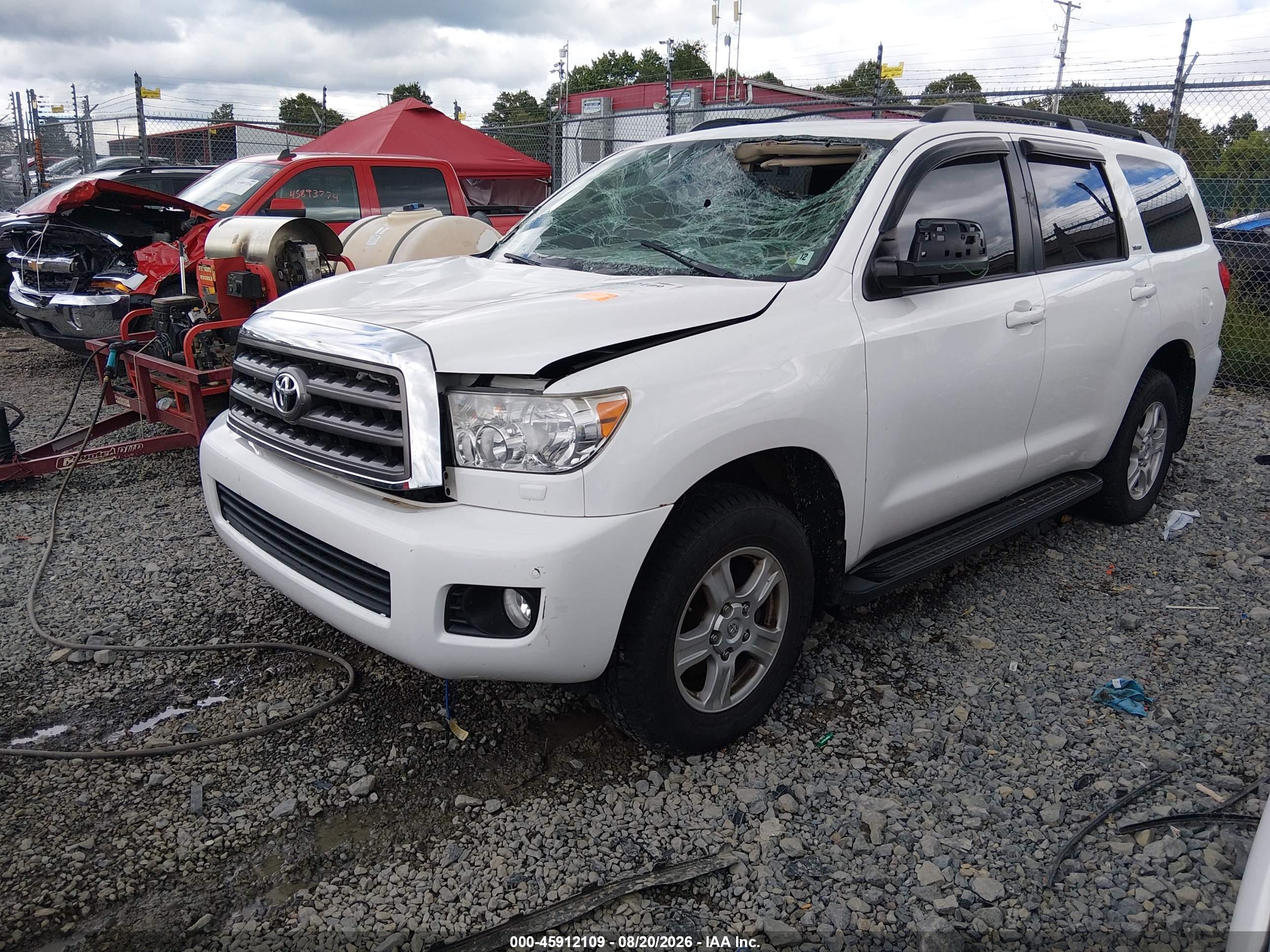 2017 TOYOTA SEQUOIA SR5 — I2