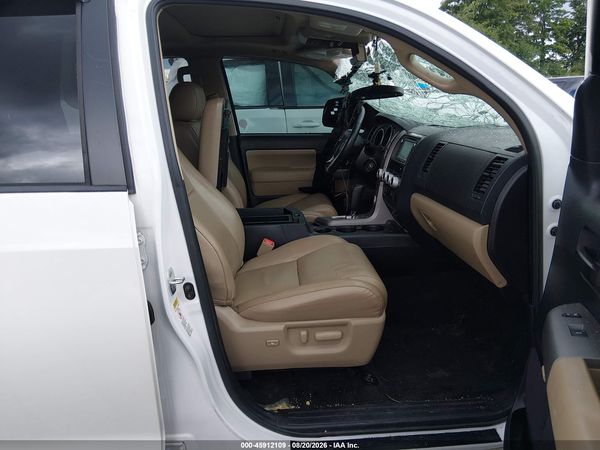2017 TOYOTA SEQUOIA SR5 — I5