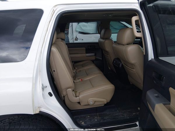 2017 TOYOTA SEQUOIA SR5 — I8
