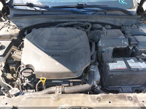 2017 KIA CADENZA PREMIUM — I10