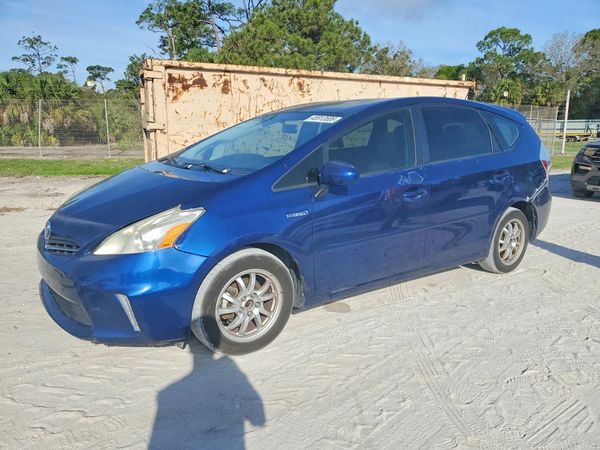2013 TOYOTA PRIUS — Front 3/4