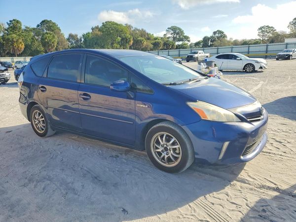 2013 TOYOTA PRIUS — Passenger 3/4