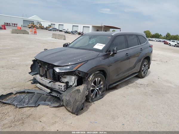 2021 TOYOTA HIGHLANDER XLE — I2