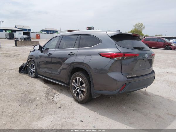 2021 TOYOTA HIGHLANDER XLE — I3