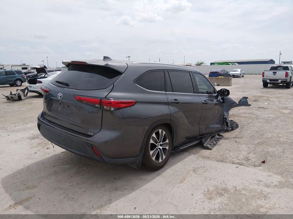 2021 TOYOTA HIGHLANDER XLE — I4