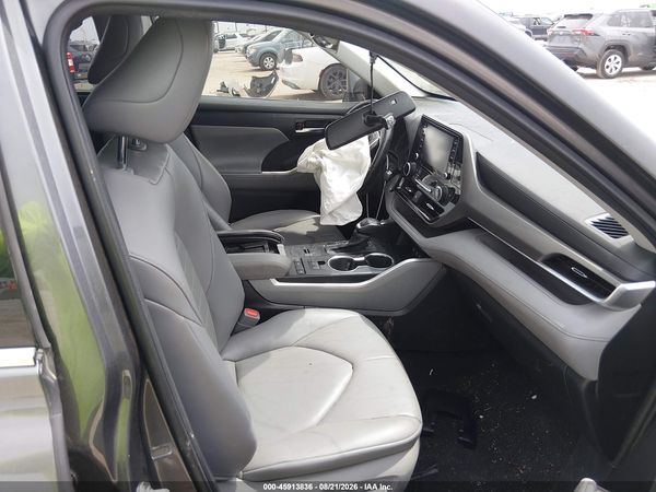 2021 TOYOTA HIGHLANDER XLE — I5