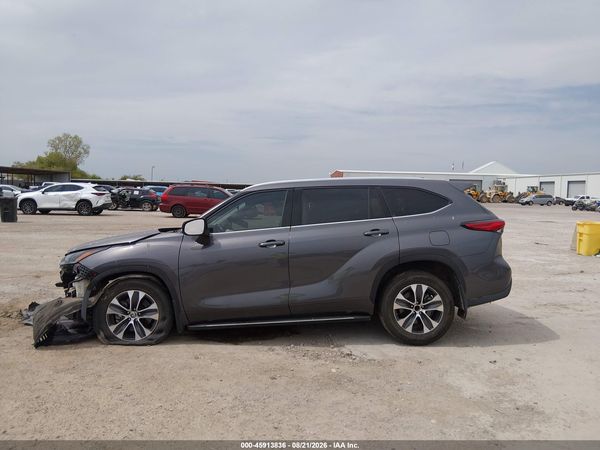 2021 TOYOTA HIGHLANDER XLE — I117