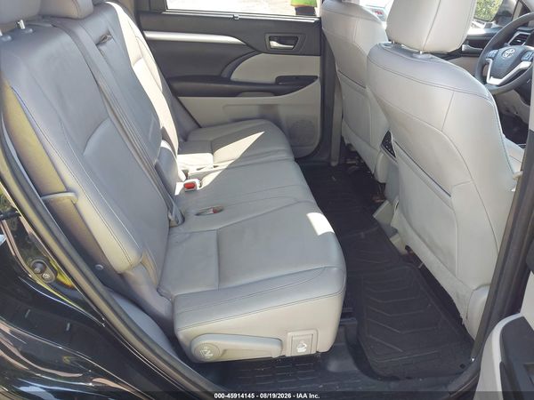 2016 TOYOTA HIGHLANDER XLE V6