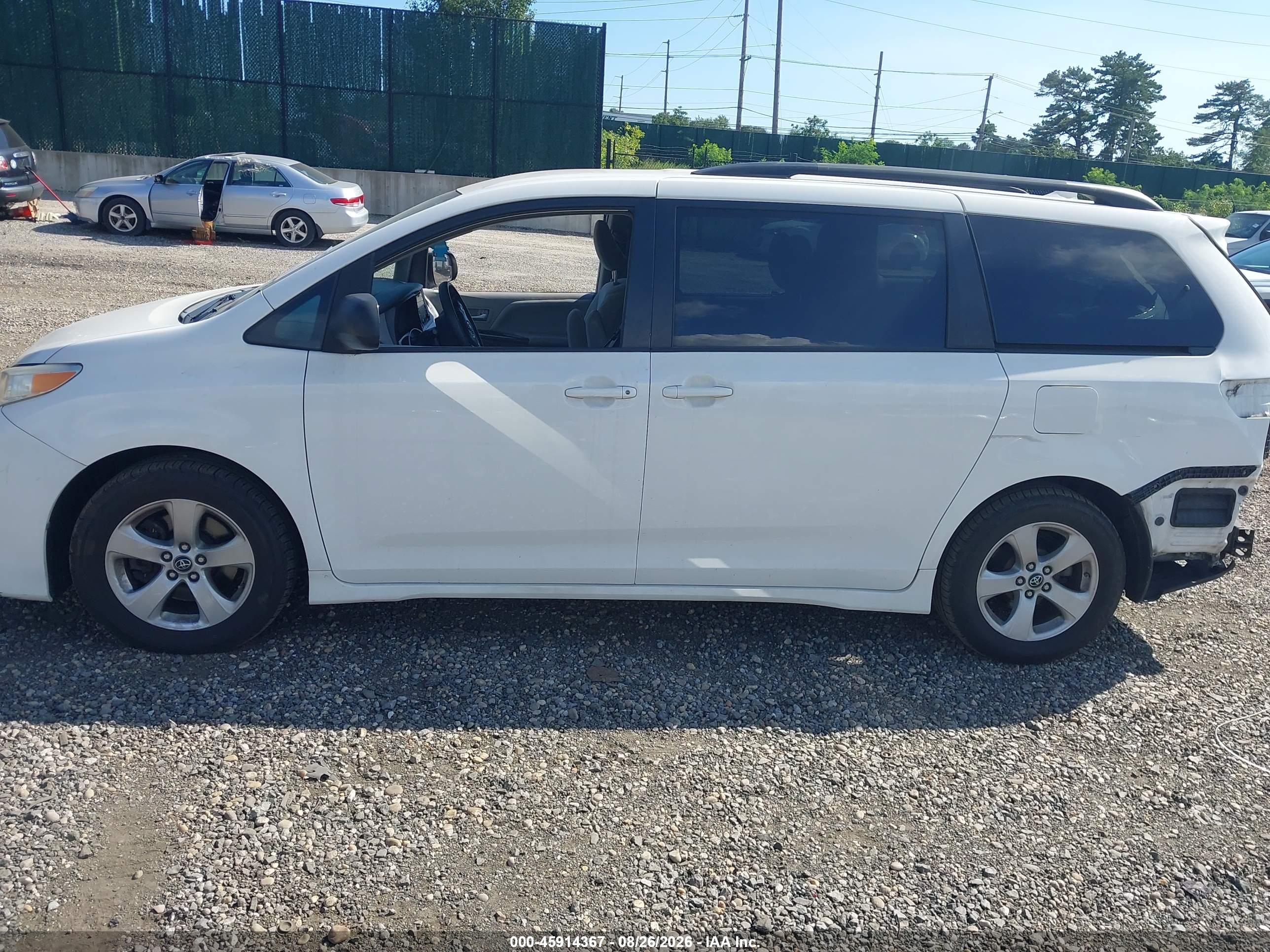 2019 TOYOTA SIENNA LE 8 PASSENGER