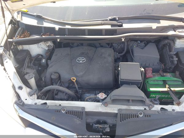 2019 TOYOTA SIENNA LE 8 PASSENGER