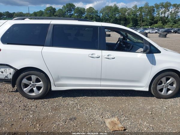 2019 TOYOTA SIENNA LE 8 PASSENGER