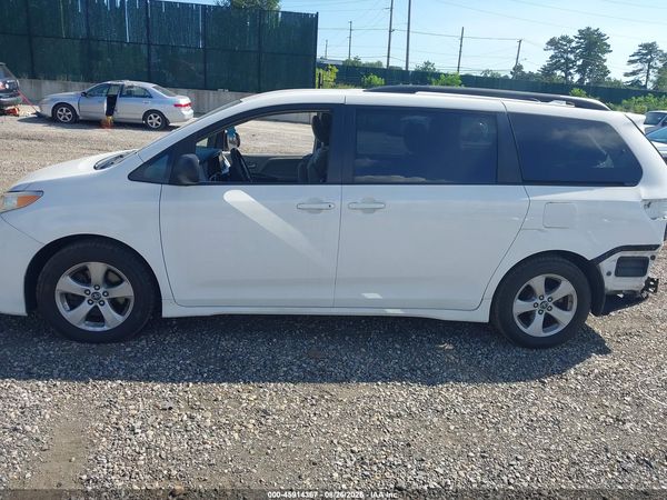 2019 TOYOTA SIENNA LE 8 PASSENGER
