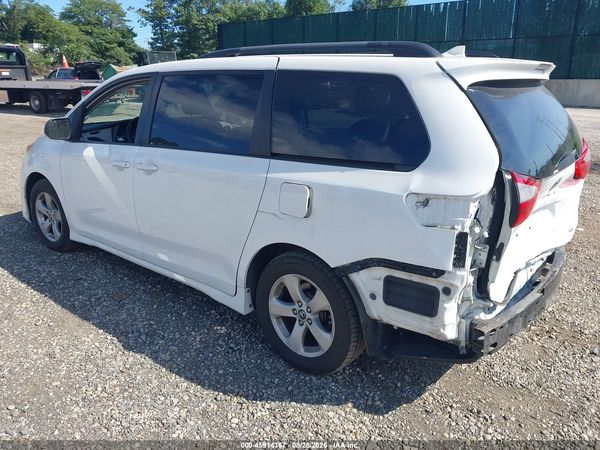 2019 TOYOTA SIENNA LE 8 PASSENGER