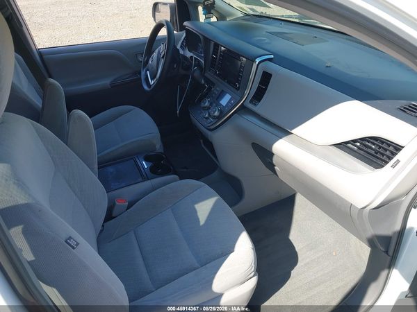 2019 TOYOTA SIENNA LE 8 PASSENGER