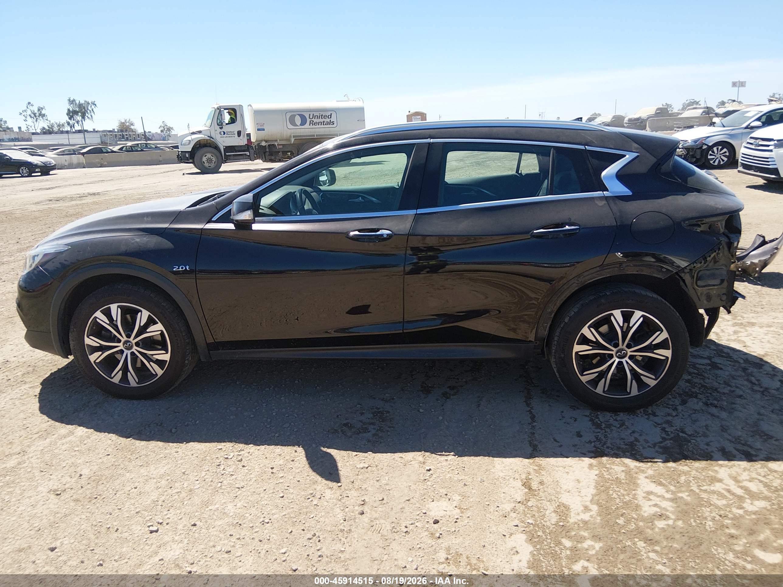 2017 INFINITI QX30 LUXURY