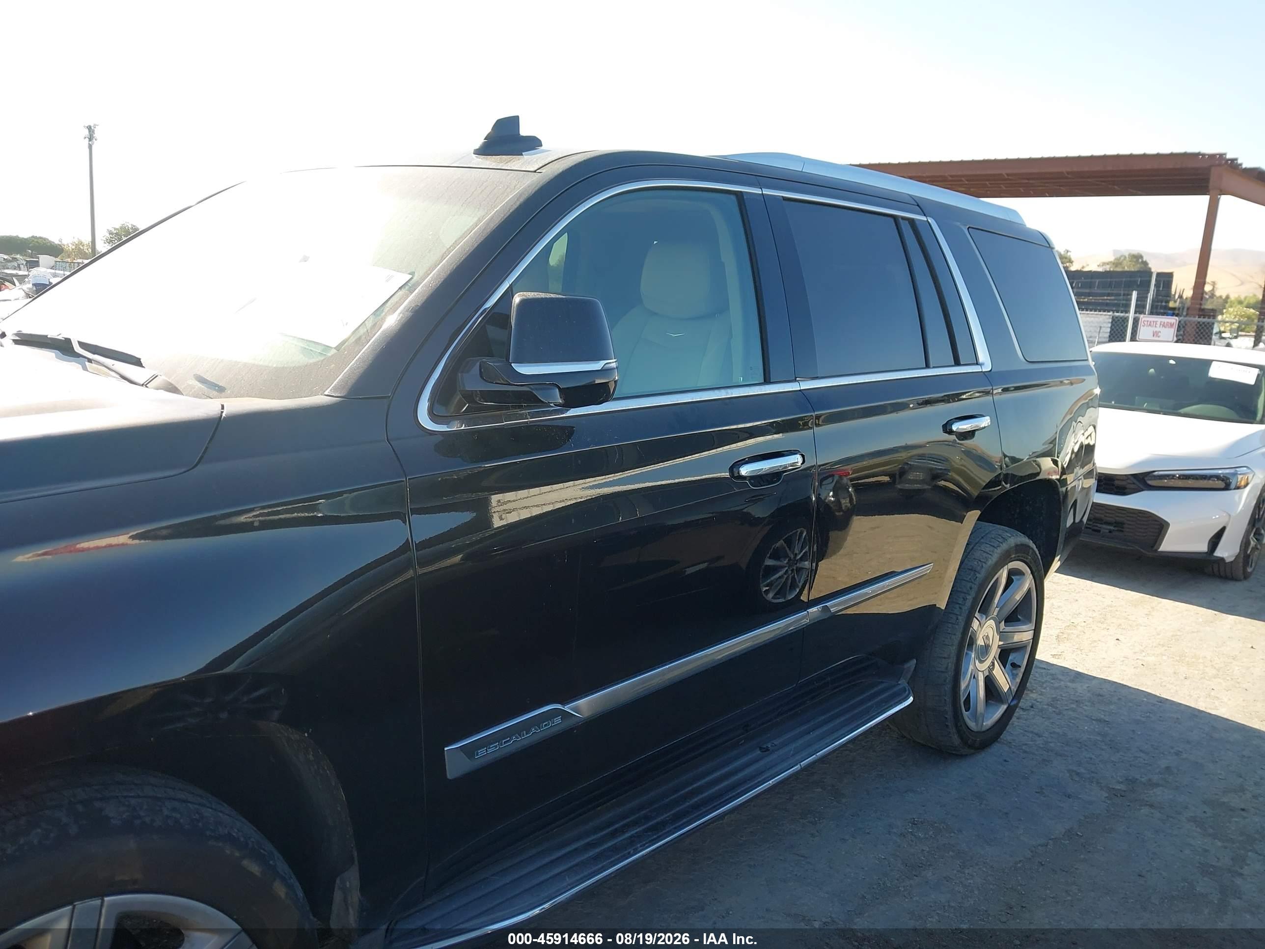 2017 CADILLAC ESCALADE LUXURY