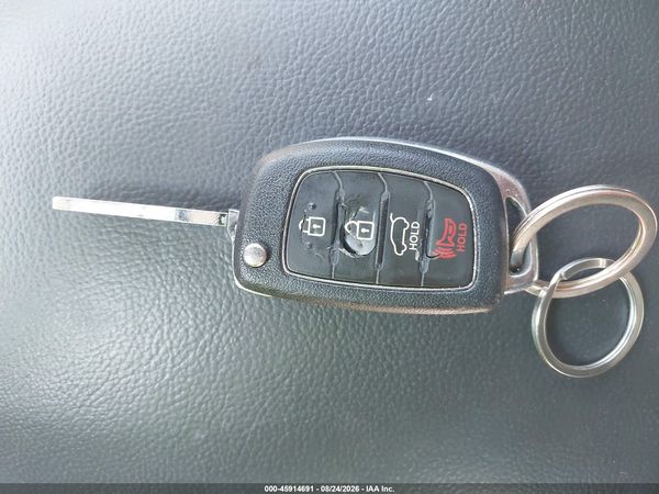 2016 HYUNDAI SANTA FE SE