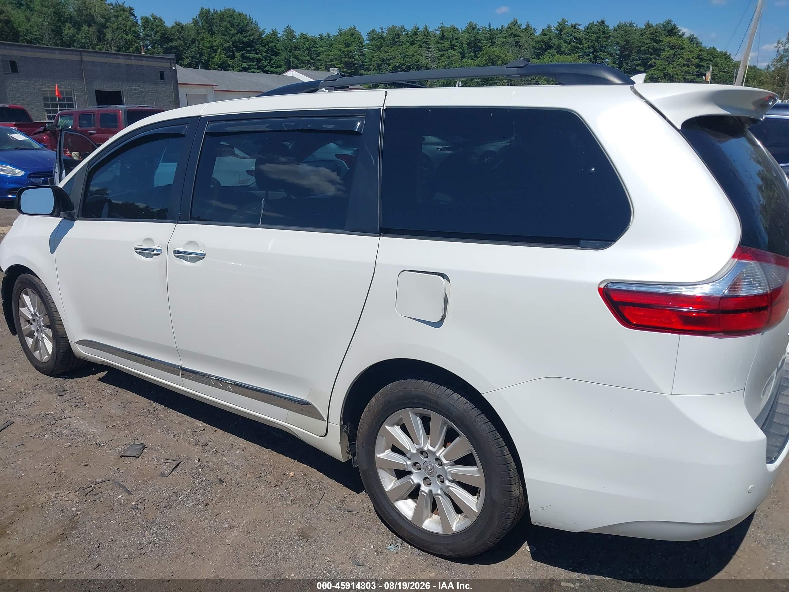 2015 TOYOTA SIENNA