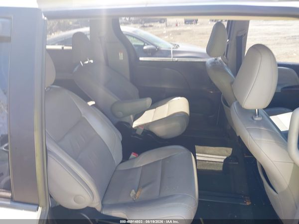 2015 TOYOTA SIENNA