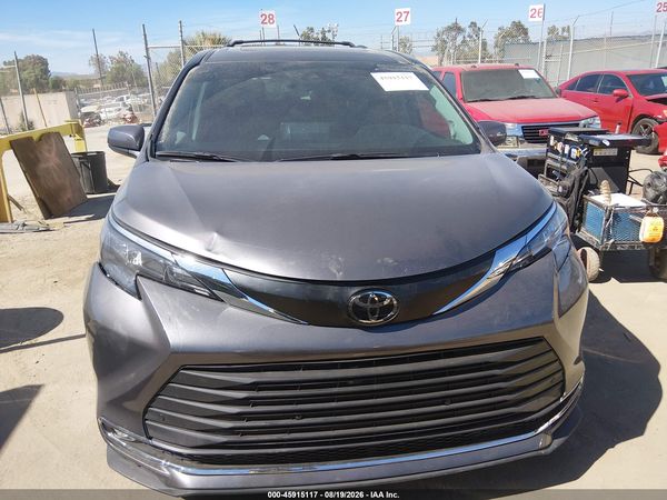 2024 TOYOTA SIENNA XLE