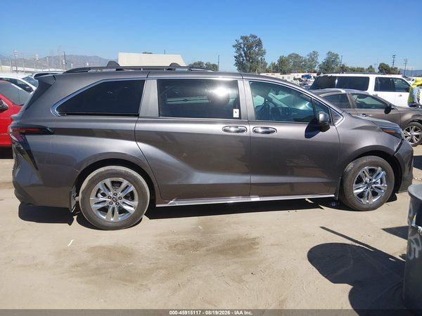 2024 TOYOTA SIENNA XLE
