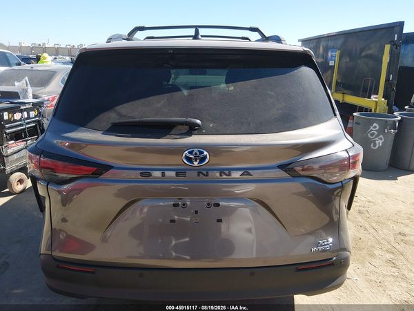 2024 TOYOTA SIENNA XLE