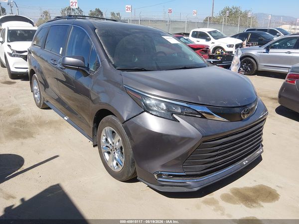 2024 TOYOTA SIENNA XLE