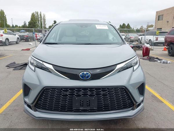 2023 TOYOTA SIENNA XSE