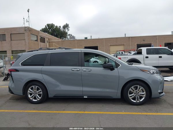 2023 TOYOTA SIENNA XSE