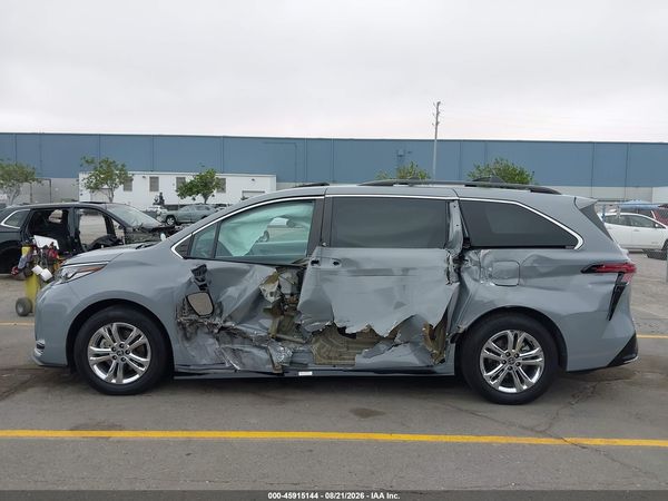 2023 TOYOTA SIENNA